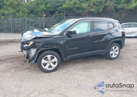 2019 Jeep Compass Latitude 4X4 z USA, uszkodzony, nr VIN 3C4NJDBB8KT834306